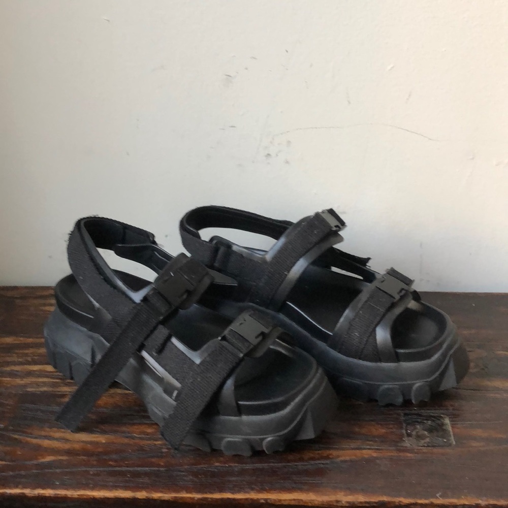 Tractor sandals